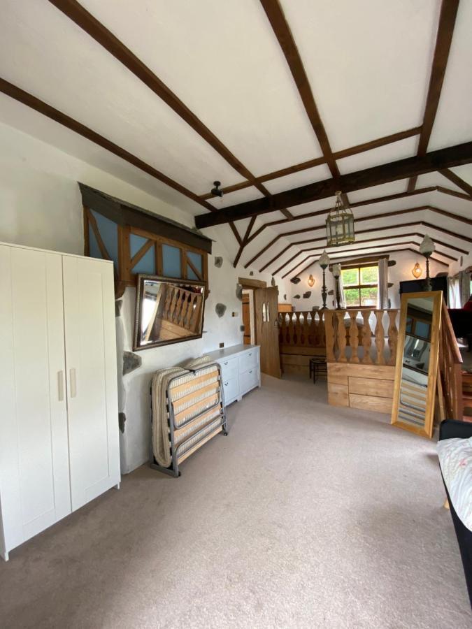 Вилла Beautiful Secluded Farmhouse With Hot Tub Бармут Экстерьер фото